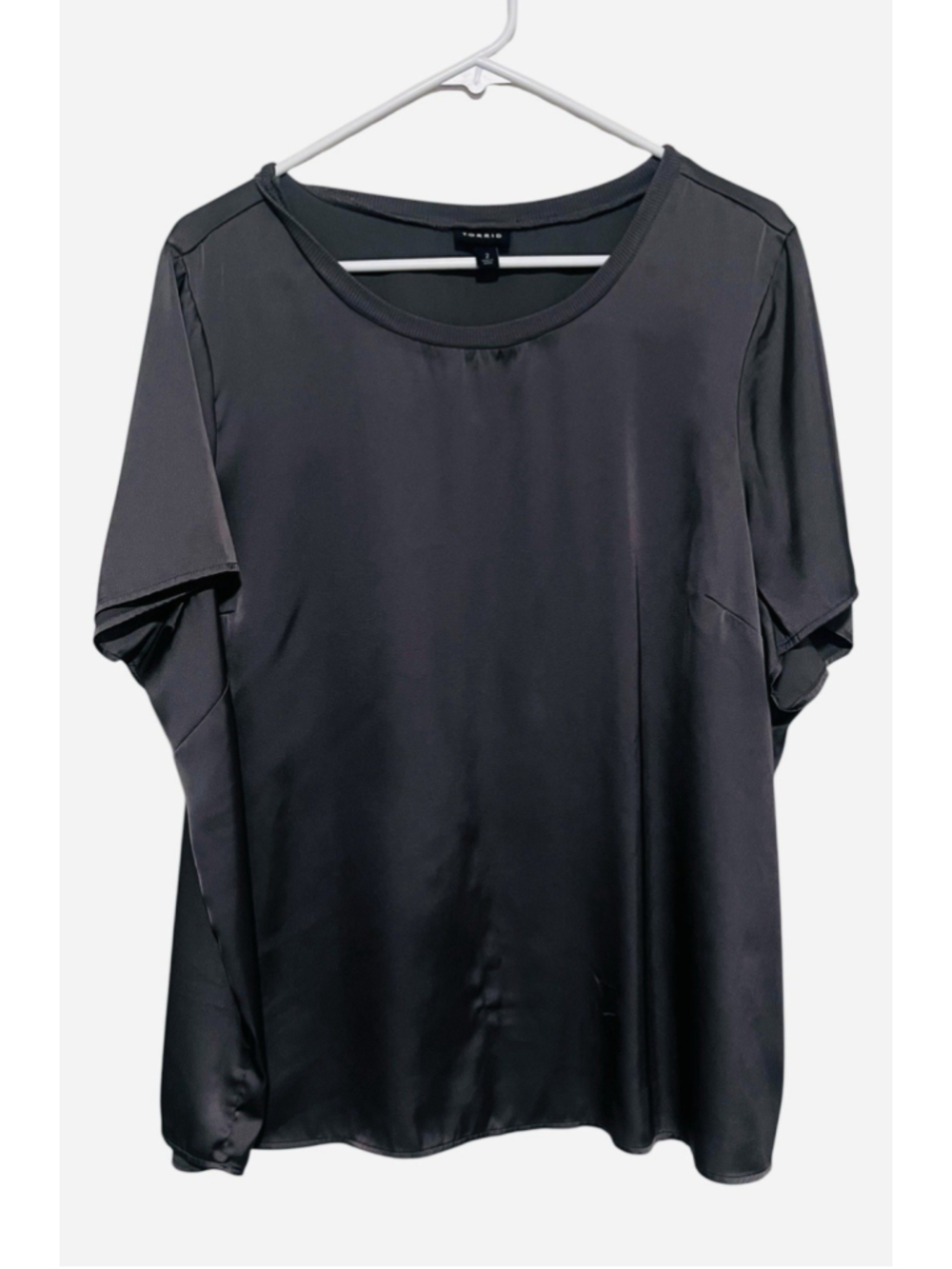 Torrid Abby Satin Top Women’s 2X 2 Gray Blouse Short Sleeve Silky Stretch Tee